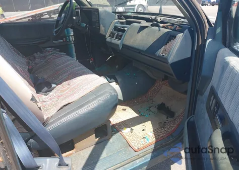 1992 Chevrolet Gmt-400 C1500 из США, поврежденный, VIN 1GCDC14H6NZ173278